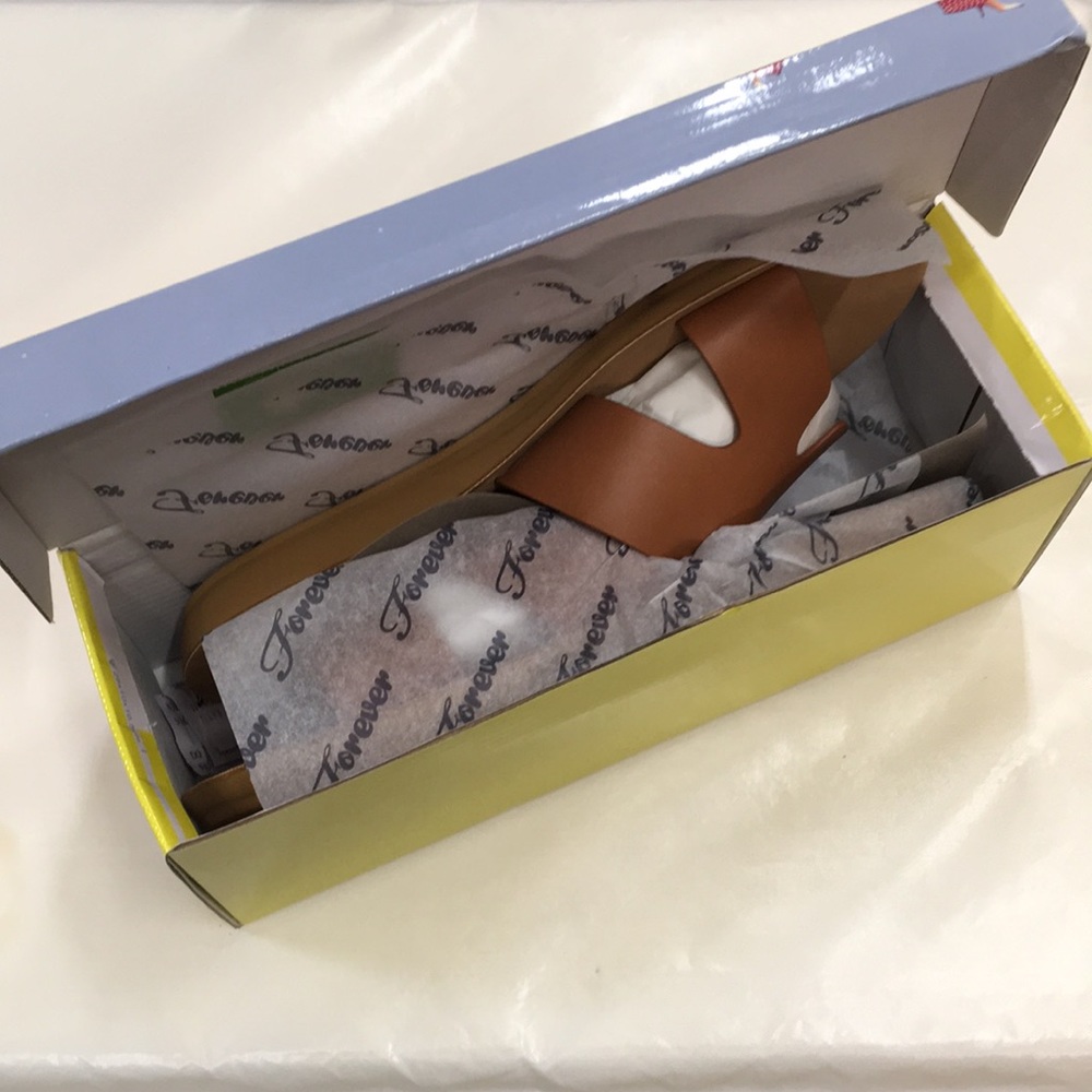 NWT! Vegan Leather/Ultra Padded H-Style Flat Slide - Picture 8 of 8